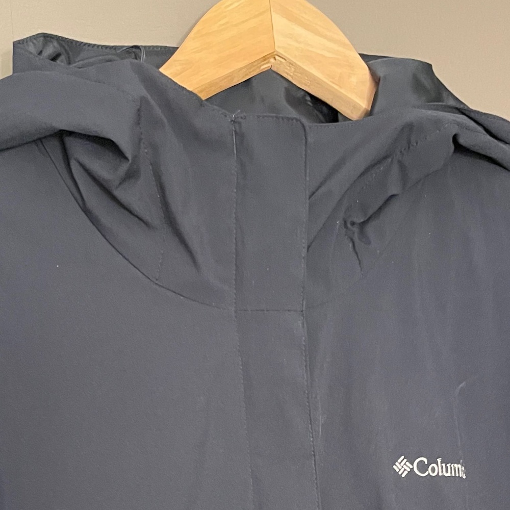 Columbia Windbreaker Jacket - Black with Hood and Velcro Closures